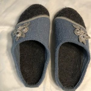 Haglinger Wool Slippers with Flower Accent